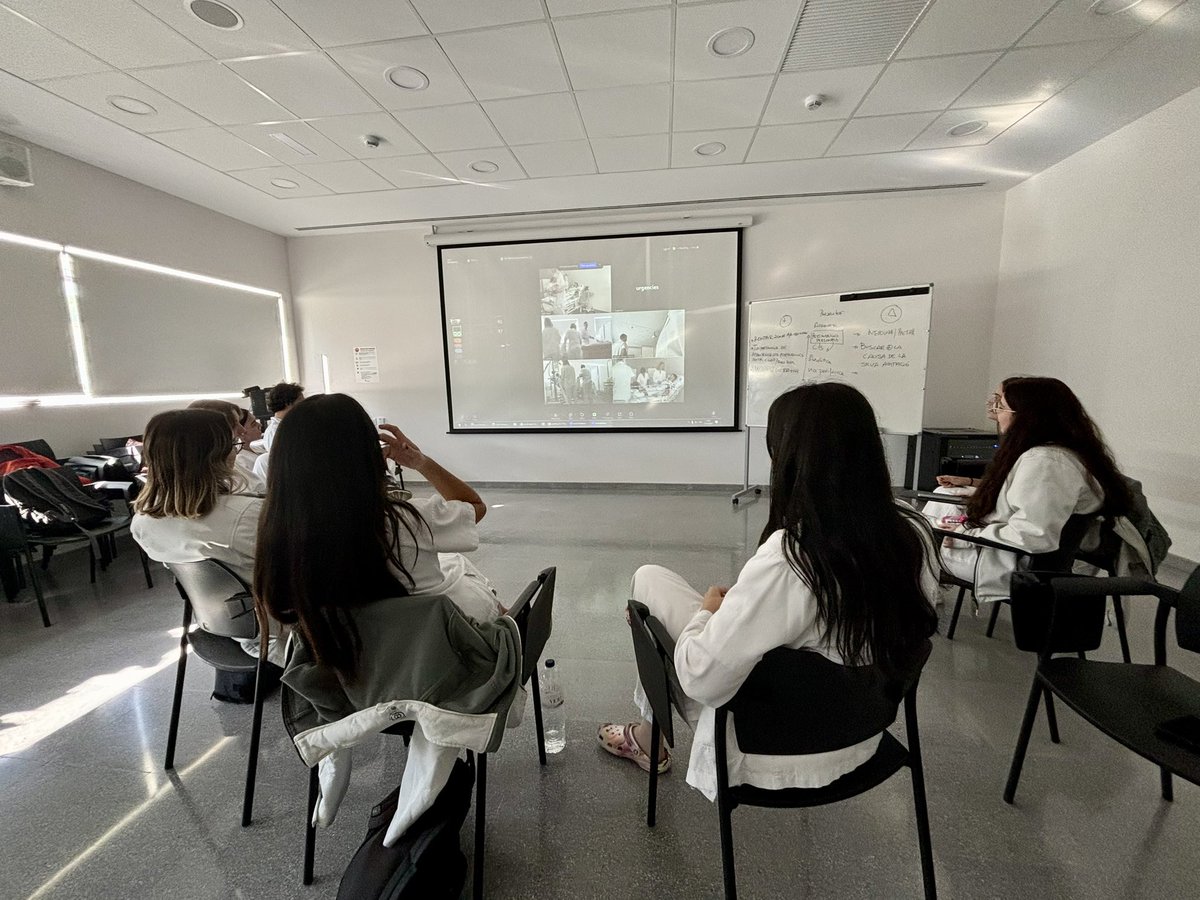 Al <a href="/CSdMaresme/">Consorci Sanitari del Maresme</a> #HospitaldeMataró, hem finalitzat el curs d’atenció integral al pacient amb intoxicació i agitació a #urgències, fent ús de la #simulació per recrear situacions reals. Continuem formanto-nos per oferir la millor atenció al malalt
#Infermeres #Formació