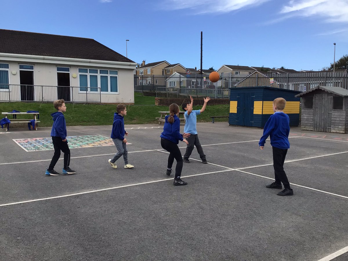 SwissValleyCP's tweet photo. Blwyddyn 5 had a great session developing their ball skills this afternoon while playing mini netball games 🏀👟 https://t.co/nQFvV5cVh0