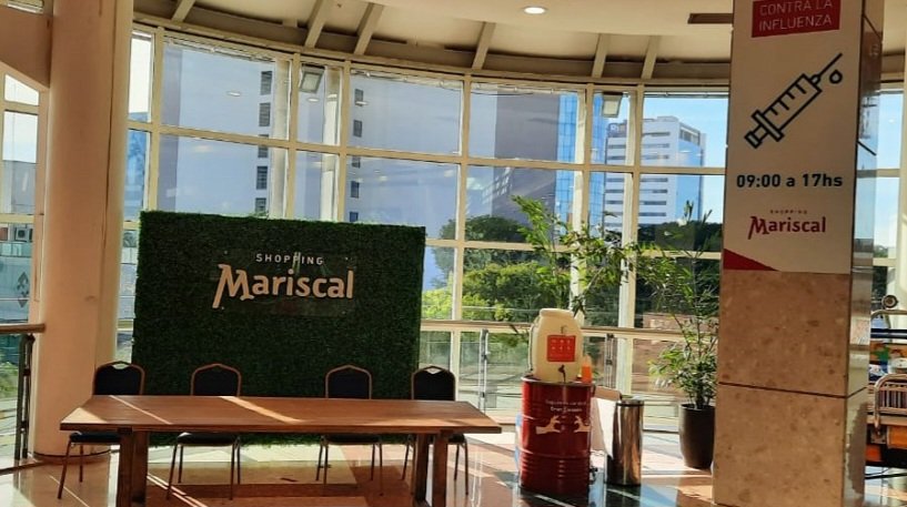 poharoysa's tweet photo. Joven mujer de 19 años muere trás caer del 3er piso del  Shopping Mariscal. La Policía y Fiscalía investiga las circunstancias del hecho. Se aguarda un comunicado oficial del Centro Comercial. https://t.co/aGrIJQDyZF