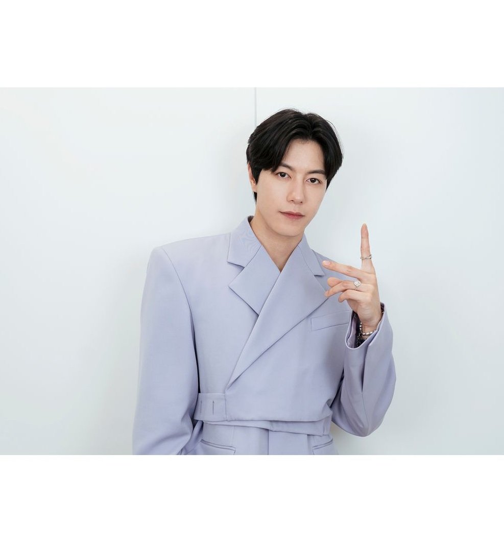 Oi oi amigos!
Como sempre dei uma sumida e tô aqui só pra dizer que ainda tô vivo. Querendo guerra com todo mundo hoje, mas vivo

Se cuidem em?!