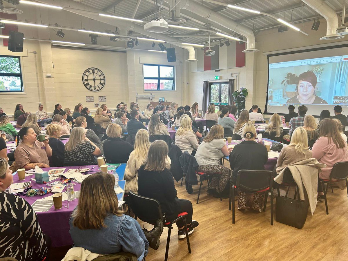 CSWARedcar tweet media