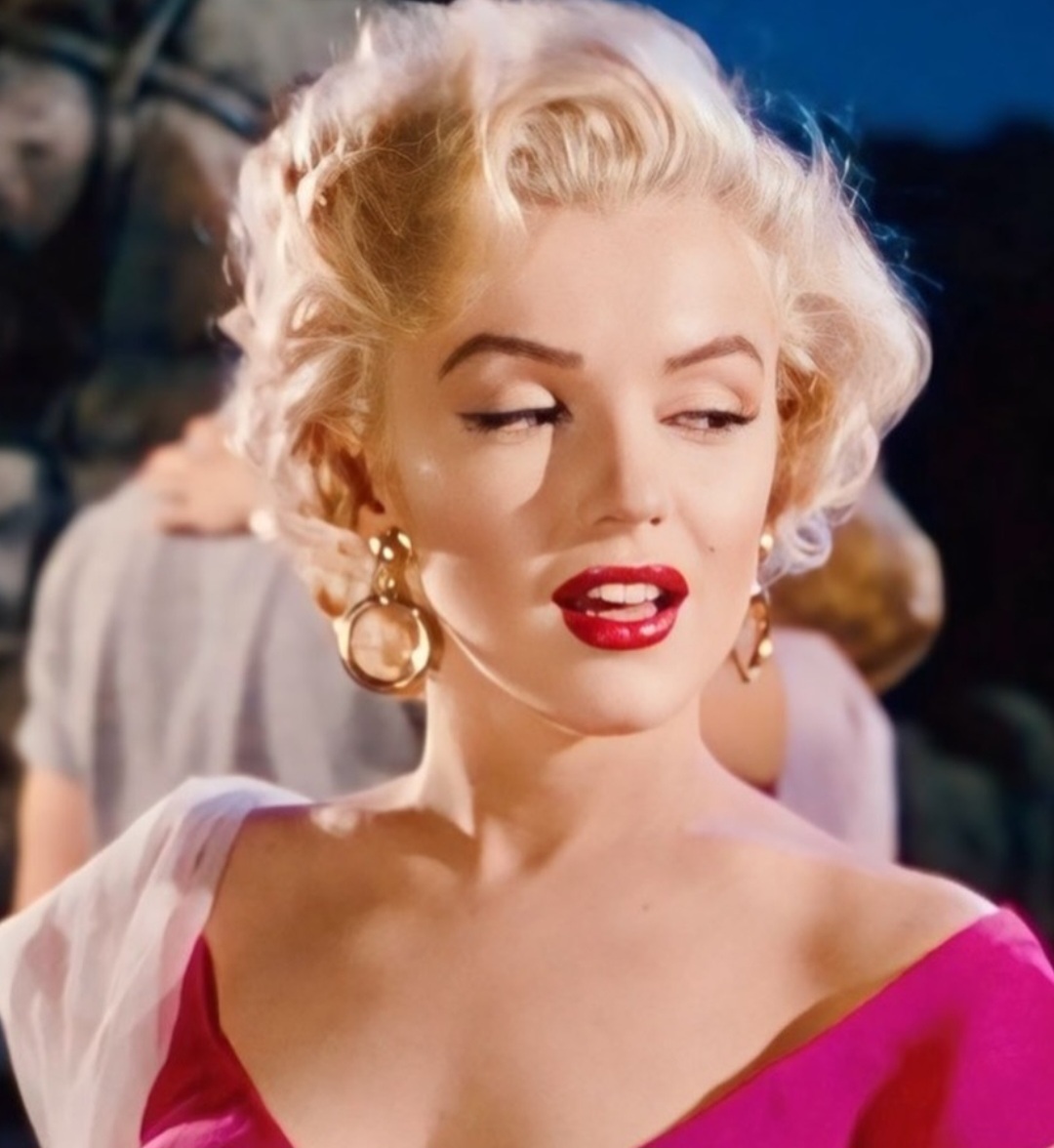 MarilynDiary's tweet photo. Marilyn Monroe in Niagara--playing bad but looking soooo good. https://t.co/zPWITakj1c