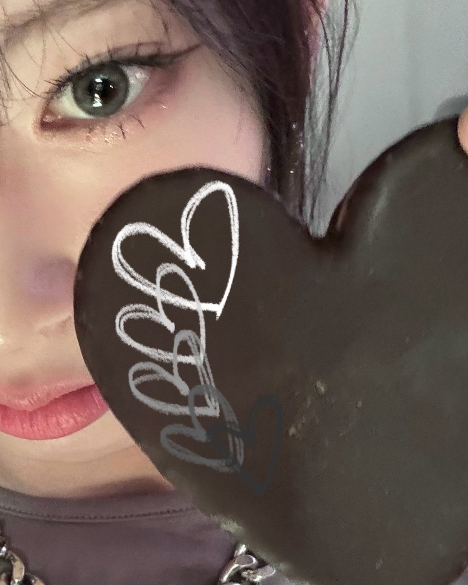 Who wants this chocolate? 🖤 {made by love}