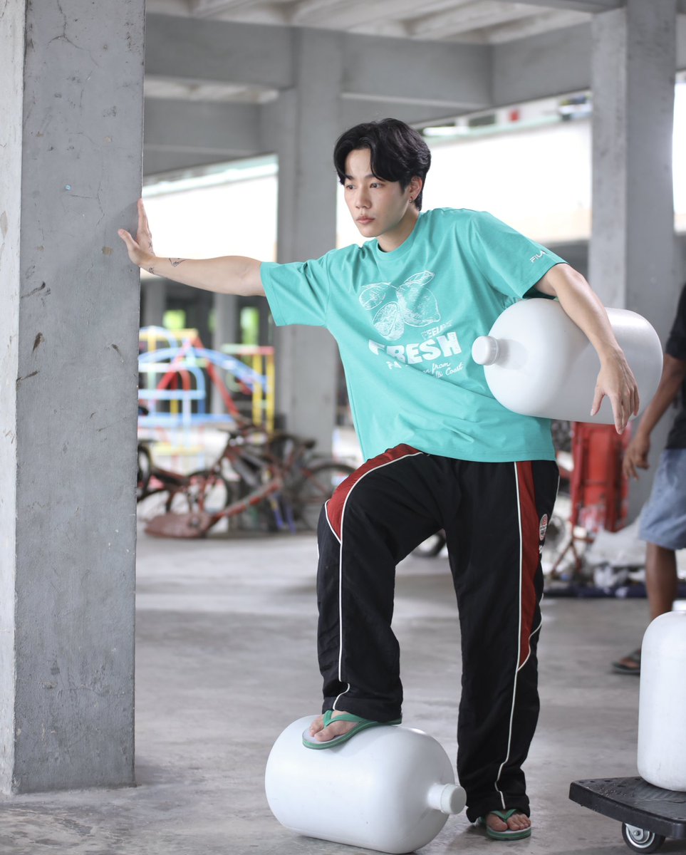 warwanarat's tweet image. เก๊กรอแม่เรียก สุดหล่อ เปลี่ยนถังน้ำที่ตู้กดให้แม่หน่อยลูก
 #JACKANDJOKEREP7