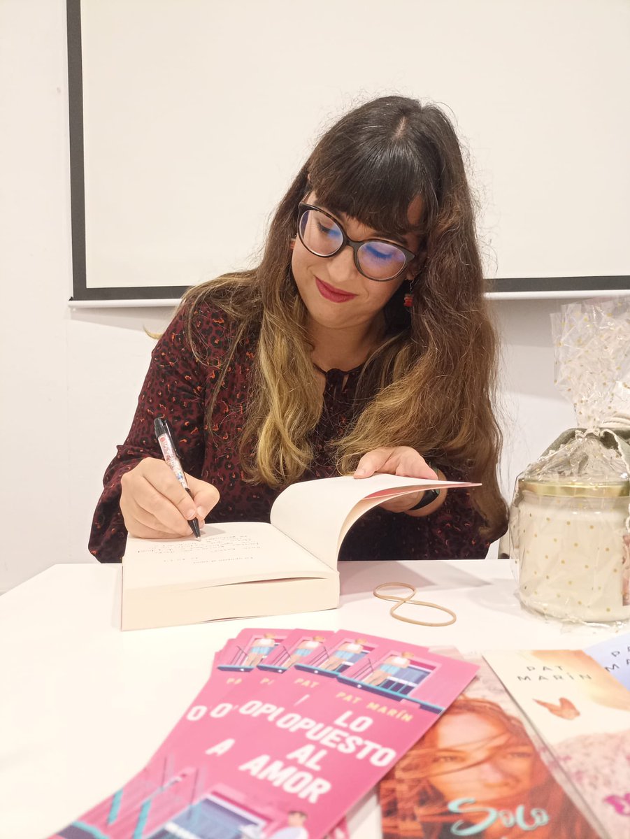 persigu_suenos's tweet photo. ¡Buenas tardes, soñadores!
El pasado sábado volvieron los cafés literarios románticos a Córdoba. 🥰
Nos visitaron las autoras Pat Marín y Silvia Ferrasse, quienes nos presentaron “Lo opuesto al amor” y “Todos mis noviembres”, sus últimas novelas publicadas.  😍☺️👇🏼 https://t.co/VZJN67XN0A
