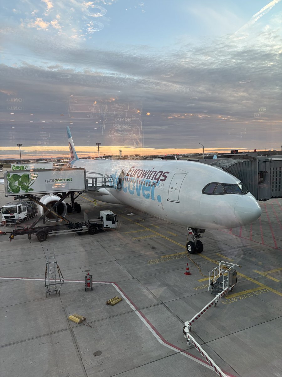 _Fly_Around's tweet photo. Off to Tanzania 🇹🇿 @eurowings #a330 #aviation #flying #tanzania https://t.co/gn49jHjxOt