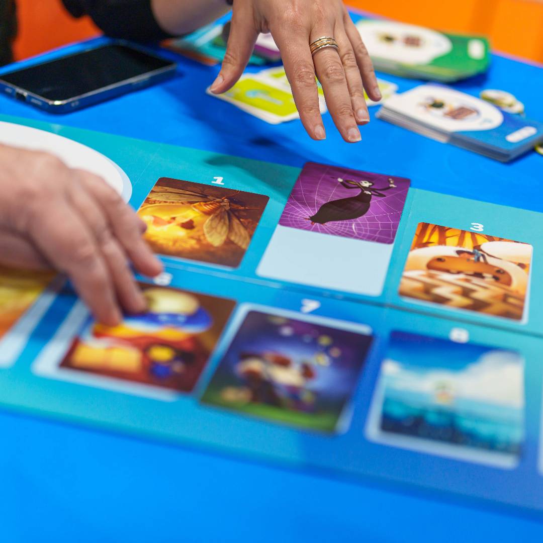 Asmo_dee's tweet photo. 🎉 Dixit Universe Access+ ist da! Jetzt können auch Menschen mit kognitiven Einschränkungen das beliebte Assoziations-Spiel genießen. Mit angepassten Karten &amp; zwei Schwierigkeitsstufen für Fantasie und soziale Interaktion. Für 1-4 Spieler ab 8 Jahren, 20 Min. Spielzeit! ✨ #Dixit https://t.co/tnkZ7NLpEh