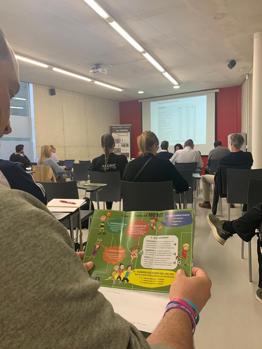 CEVOSabadell's tweet photo. Avui tenim una cita molt important amb el nostre teixit esportiu: Clubs, Entitats, Federacions, Centres Educatius, associacions esportives...Som a la sala de premsa de la Pista Coberta – Carme Valero celebrant l’Assemblea General amb la presidenta @Montsetxo #curs2425 #jocnet https://t.co/rqRF0q27Dt