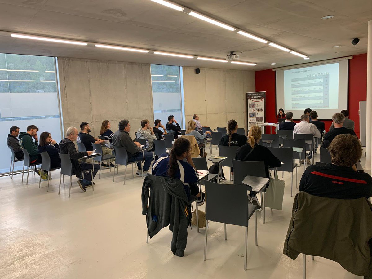 CEVOSabadell's tweet photo. Avui tenim una cita molt important amb el nostre teixit esportiu: Clubs, Entitats, Federacions, Centres Educatius, associacions esportives...Som a la sala de premsa de la Pista Coberta – Carme Valero celebrant l’Assemblea General amb la presidenta @Montsetxo #curs2425 #jocnet https://t.co/rqRF0q27Dt