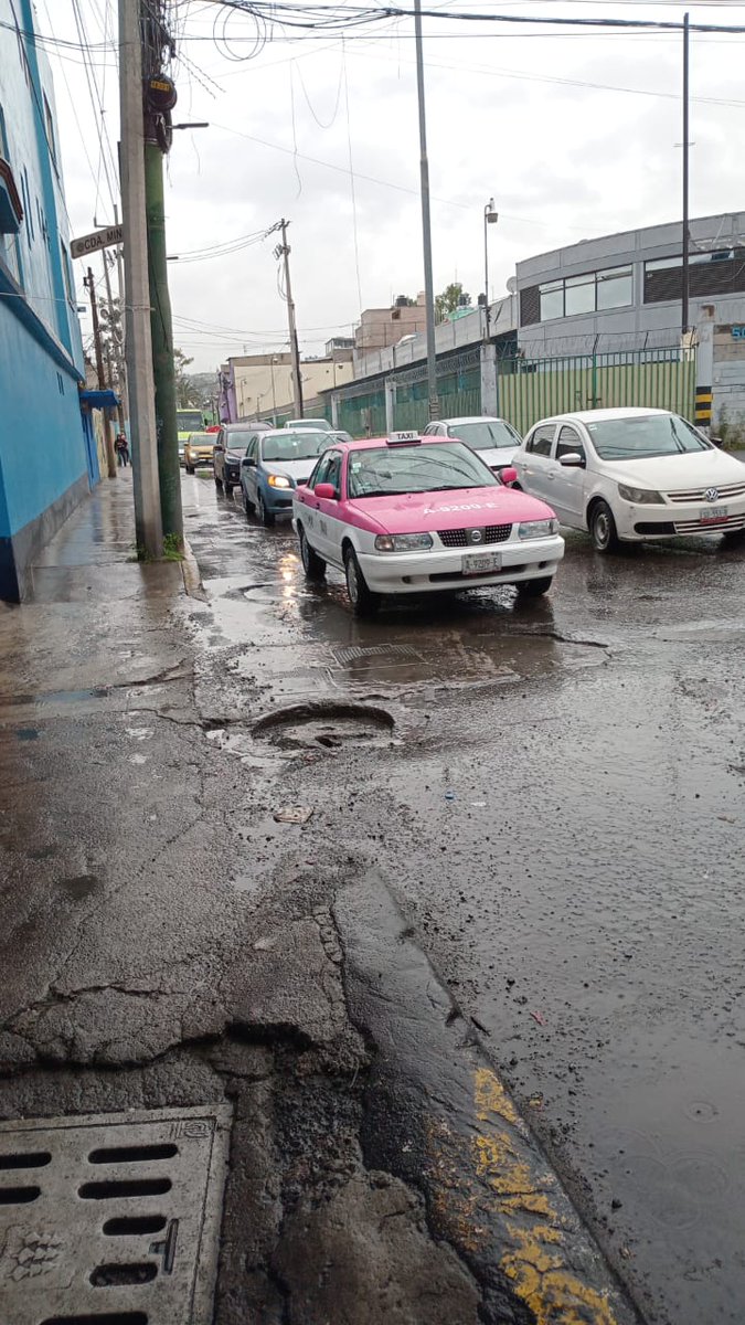 La movilidad en las principales Avenidas de la <a href="/AlcaldiaAO/">Alcaldía Álvaro Obregón</a> es un tema que requiere atención, URGENTE.

Vecinos usuarios del transporte público de las colonias Piloto y Presidentes, reportan que la mañana de hoy tardaron más de 1 hora para trasladarse a la Av. Alta Tensión.

#MAO