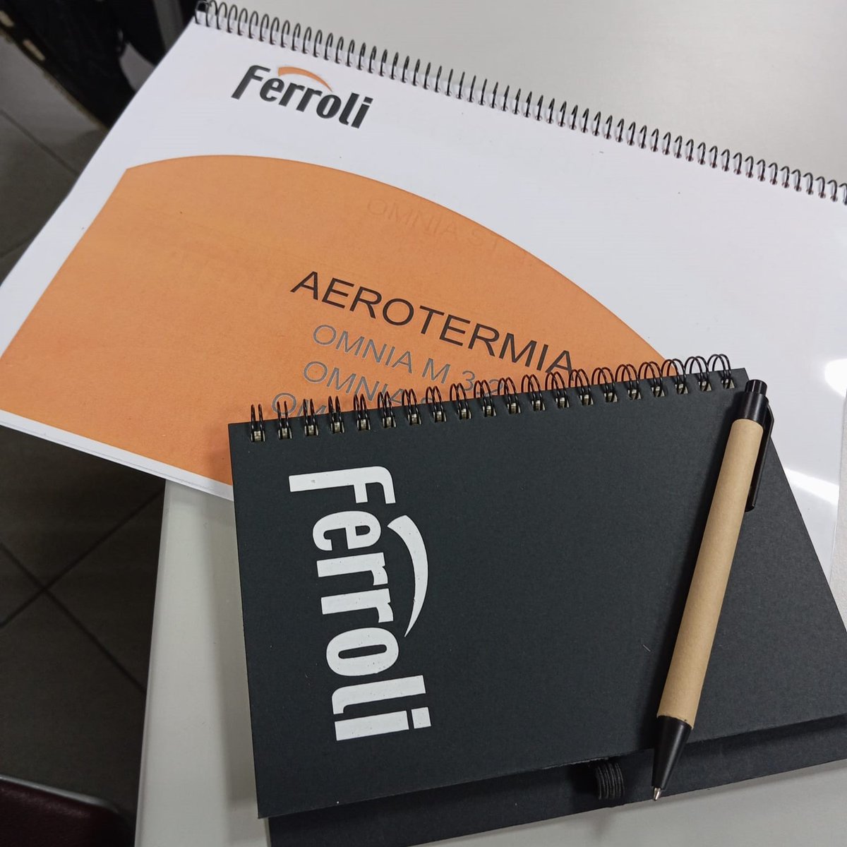 CasaJove's tweet photo. Fa uns dies l’equip tècnic de CASA JOVÉ ha assistit a una sessió formativa de la mà de @ferroli_es  🛠️ 

Una gran oportunitat per conèixer sistemes i processos en profunditat i fer un pas més enllà en el nostre compromís d’excel·lència 💪

#SomCasaJové #Ferroli #formación https://t.co/5RKP9OWD8k