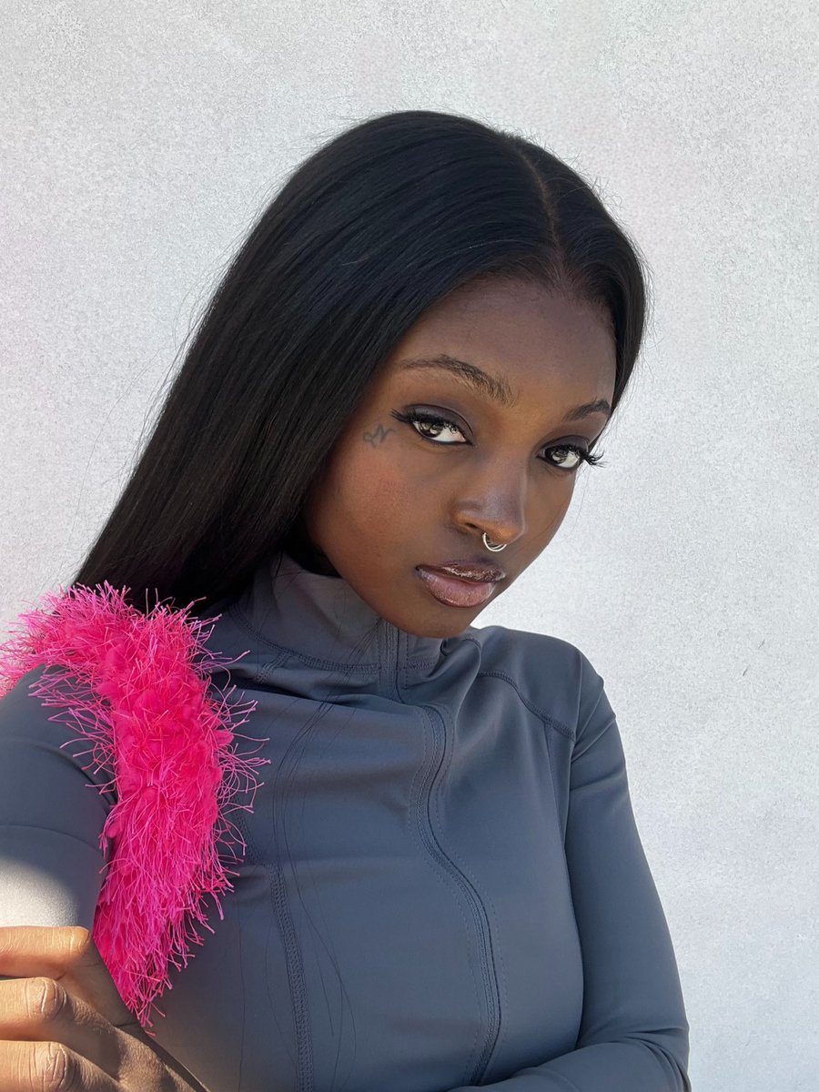 pimpzzyy's tweet photo. Very Liberian coded face &amp; I love that for me 🤭 https://t.co/zaXNoxrZRA