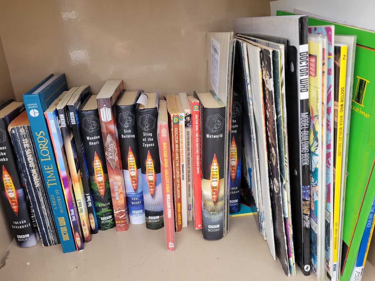 Reclaimed Gold Strike and removed the last 50 Yellow Pages! Good riddance, and don't come back. Someone filled the upper right with Dr. Who books and comics, some wrapped!