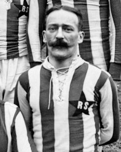 RedStarFC's tweet photo. Il y a 142 ans naissait René Fenouillère. Il porte les couleurs du Red Star de 1907 à 1914 et participe au premier match de l’Étoile Rouge à Saint-Ouen. International tricolore à une reprise, il est le premier capitaine français de l'histoire du @FCBarcelona. #RedStarLegacy ✪ https://t.co/bj5kyVkLhk