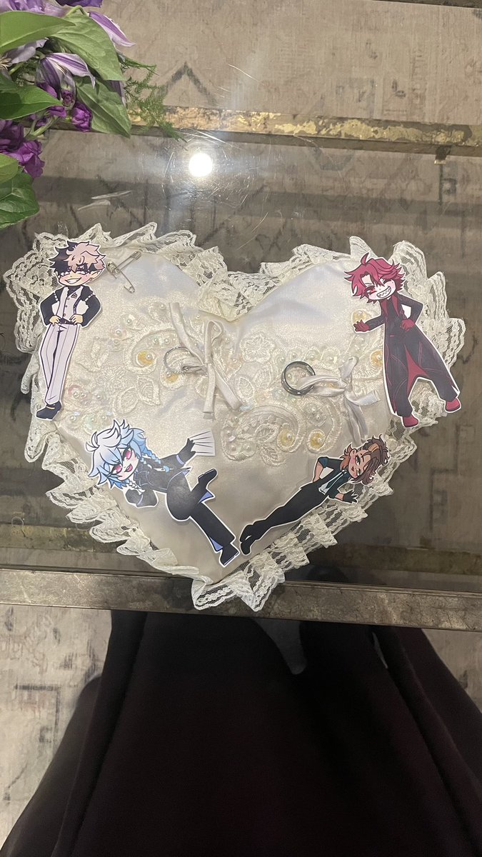 OtterCollisions's tweet photo. Thank you @hincaru for the wonderful artwork! Glad to share my special day with the boys @crimzonruze @jurardtrexford @octavio_holo @goldbullet_en https://t.co/0vO8xzeM9k