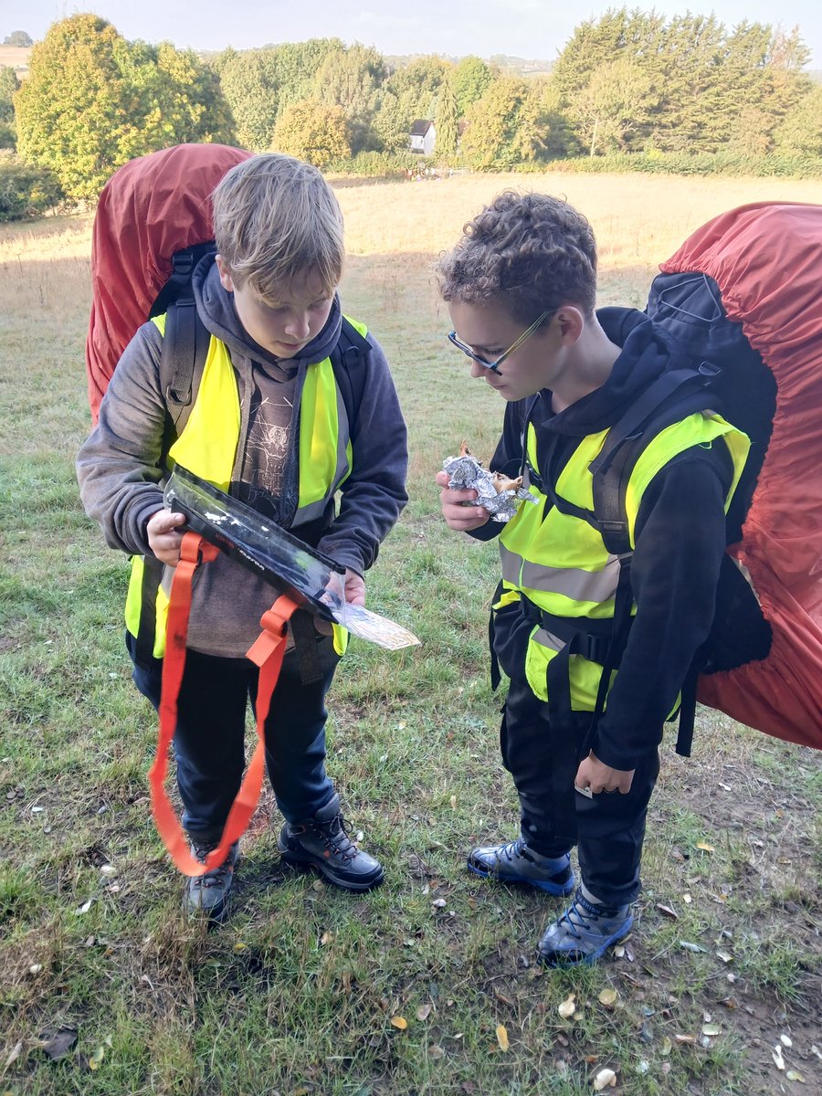 VandykeUpperSch's tweet photo. 86 Y10 #DofE participants successfully completed #Training #Expeditions for their #Bronze #Awards. Participants were introduced to key #campcraft &amp; #expedition #skills, and completed 16km circuits to Rushmere Country Park carrying loaded #rucksacks. https://t.co/YxBZVlcPZV https://t.co/VBq2tOXQ6y