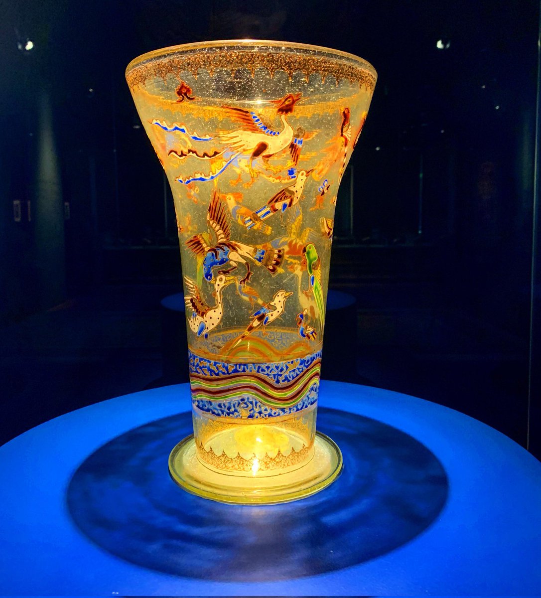 wana_visualss's tweet photo. A Mamluk enamelled and gilded glass beaker decorated with mythical and real birds. Made in Egypt or Syria, first half of the 14th century, now on display at the Gulbenkian Museum in Lisbon https://t.co/V9seZouxkI
