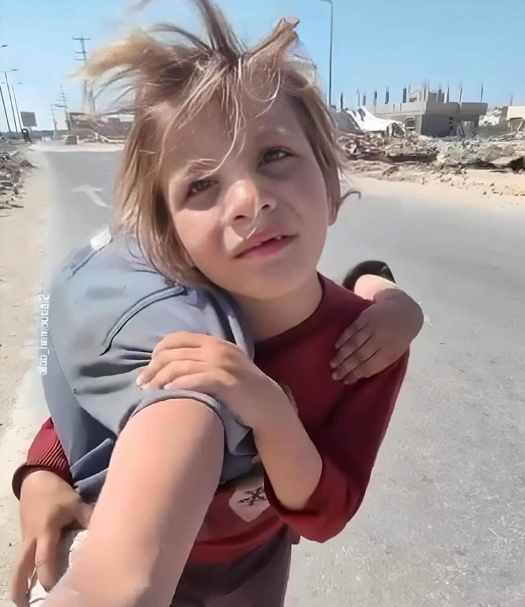 ليس ثَقيلًا، إنَّه أخي 💔 ")
#فلسطين #غزة