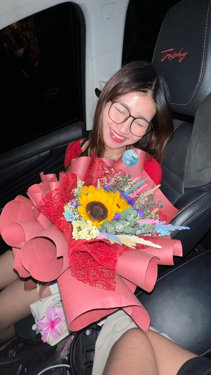 maxinesoliven's tweet photo. Birthday snippets 🥰 thank you baby 🤍 https://t.co/LHrUEhBu45