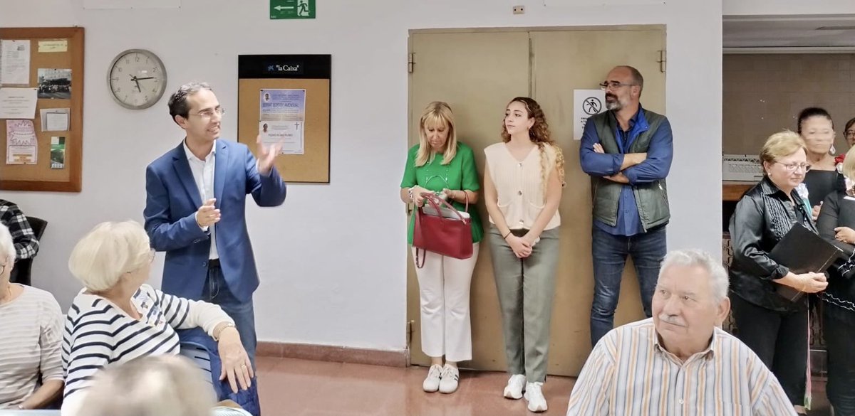 imasmallorca's tweet image. 📆 És dia de serenates, bunyols i clavells. Tradicions que no es perden a cap dels nostres Centres de Promoció de l’Autonomia de les Persones Majors #CPAP. 

📸 El conseller @gsanchezcifre ha estat al de #Felanitx. Espais que fomenten l’envelliment actiu integrat a la comunitat.