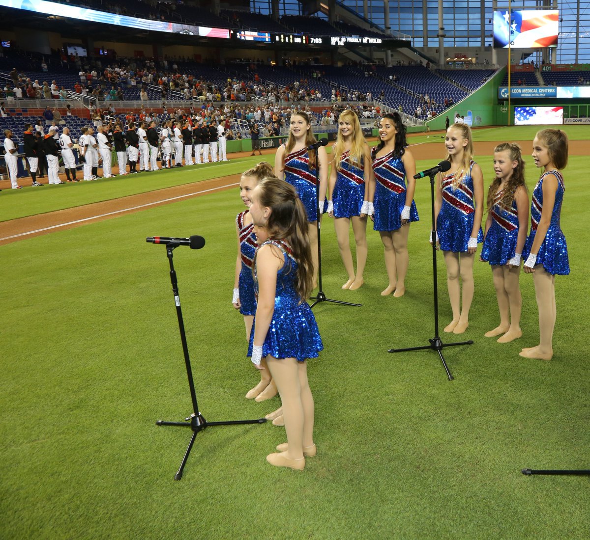 National Anthem at #MiamiMarlins game. #AlexisPopick