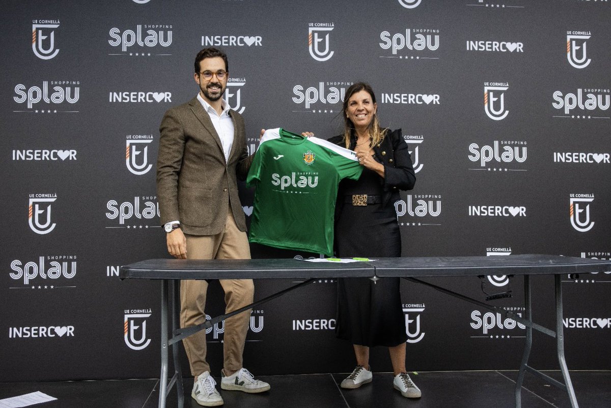 ue_cornella's tweet photo. 🤝🏻 Acord de col•laboració entre la #UECornellà i el Centre Comercial #Splau.
😍 L’objectiu és reforçar el compromís amb la ciutat de #Cornellà i, especialment, amb la inclusió social a través de l’esport.
🔗 https://t.co/SOM24XbkIy
#FundacióUEC #Ambelverdalcor 💚 https://t.co/FQ9XCEgbQv