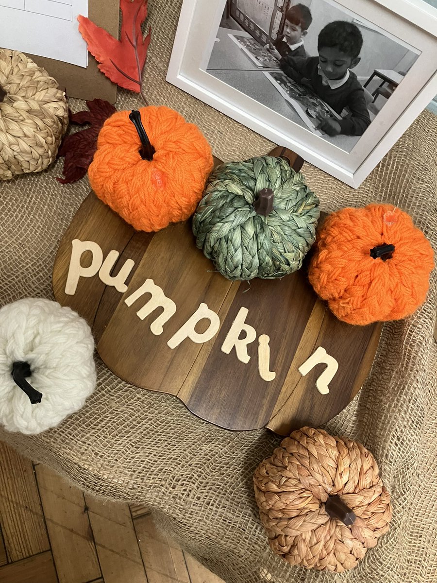 AyresomePrimary's tweet photo. An autumnal invitation to explore new textures, colours and natural forms #pumpkinexploration 
Reception and Year 1 have loved this opportunity 🎃🍁🎃 @AdAstraTrust https://t.co/DLv3yENdME