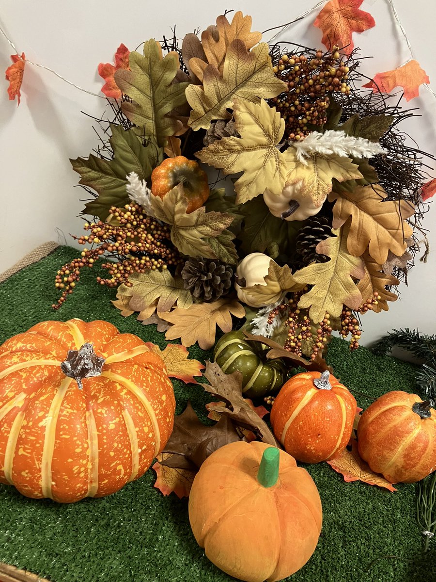 AyresomePrimary's tweet photo. An autumnal invitation to explore new textures, colours and natural forms #pumpkinexploration 
Reception and Year 1 have loved this opportunity 🎃🍁🎃 @AdAstraTrust https://t.co/DLv3yENdME
