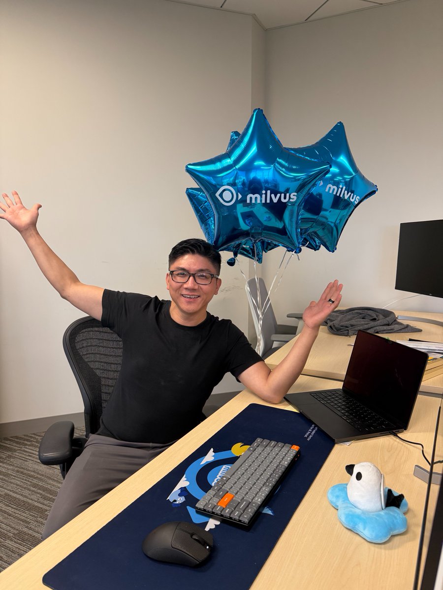milvusio's tweet photo. The creator of Milvus, @starlordxie, celebrating the milestone of 30,000 stars on GitHub! 🌟 🎉 

Congratulations to all of YOU for your contribution to open-source 👏 🙌 🤝 

#Milvus #Vectordatabase #Celebration #Milestone #GitHub #OpenSource https://t.co/csn14g32ul