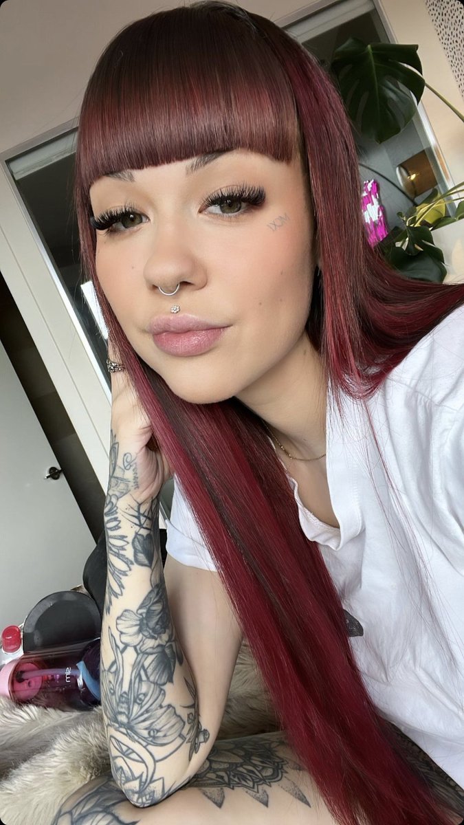 Step_anie01's tweet image. Bored at home💚❤️