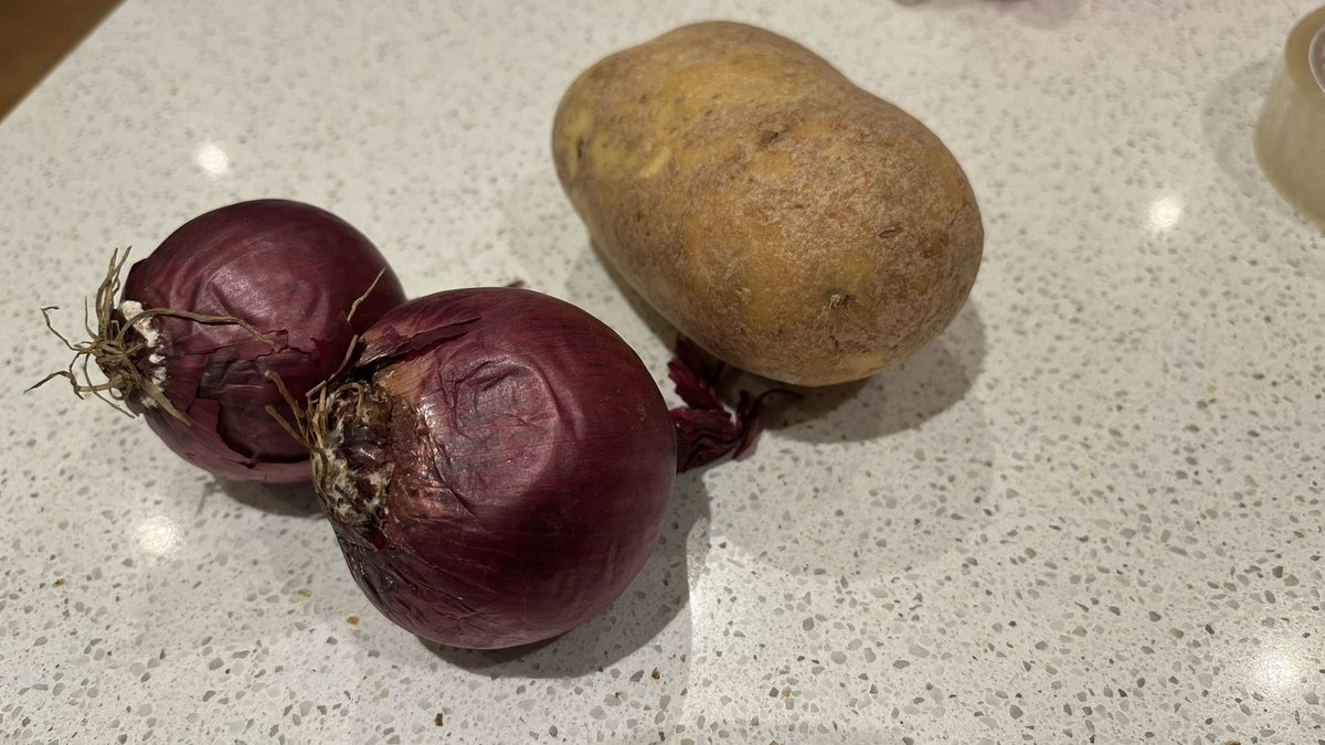 amy1608's tweet photo. @Tesco Delivery driver excellent but sadly can’t say the same for the “fresh” produce. Squishy onions and potatoes are not the one. https://t.co/w93024s7BO