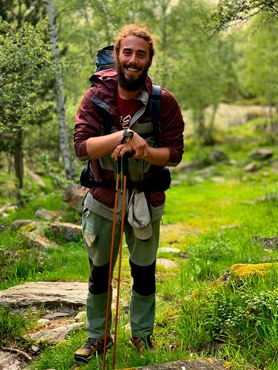 Avui fa tres anys que ens van assassinar en Pol! Hem perdut l'esperança de trobar el seu cos i no entenem que la justícia no empresoni als culpables, que continuen amb els seus negocis.
Ens queden els records, vius dintre nostre i dels amics.
T'estimem Pol! DEP allí on siguis!