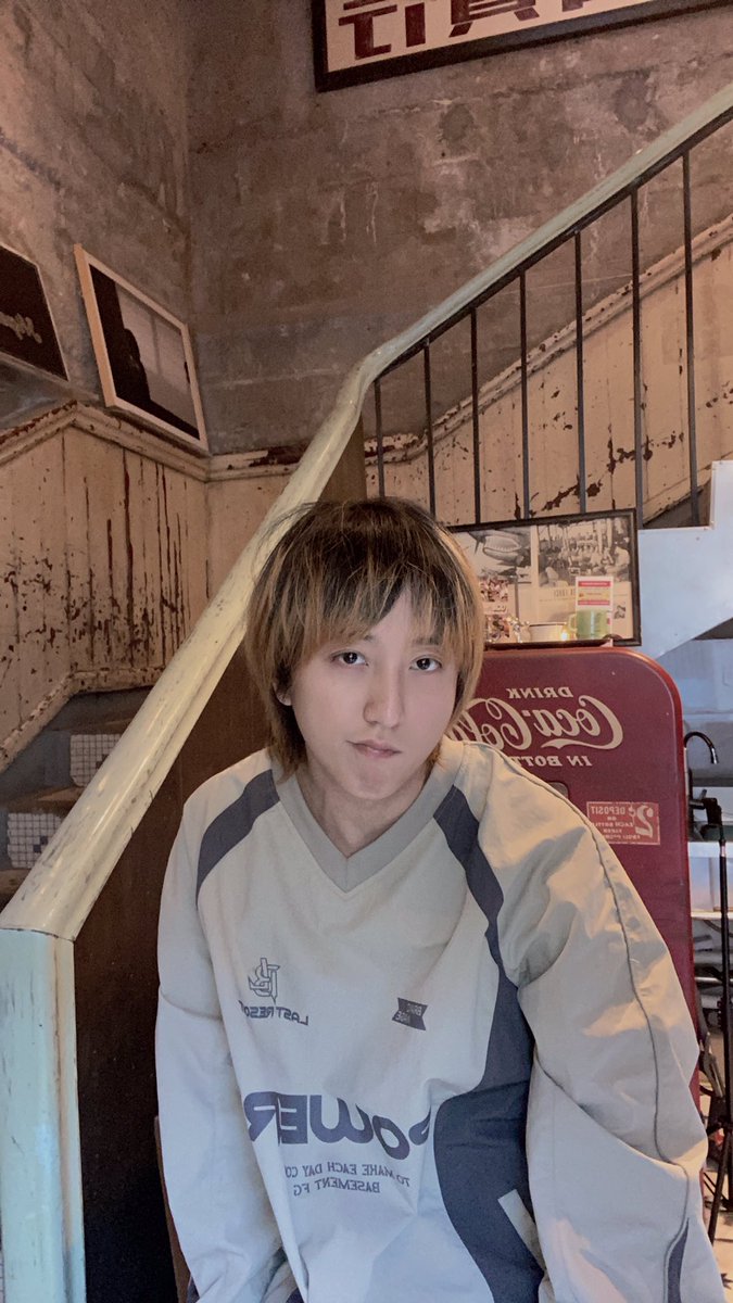 Rew1ndddd's tweet photo. 你说我像个牛郎让我去隔壁桌 https://t.co/UvT4dh8aOr