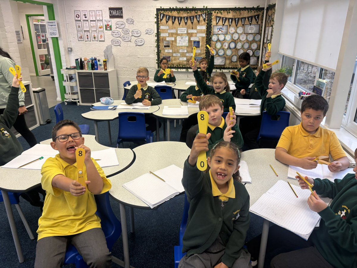 sthcpsbarry's tweet photo. #Tregaron and #StDavids practising their number bonds to multiples of 10 today using number fans to help #mathematicsandnumeracy @CSC_Numeracy https://t.co/cJPMJH5pFV