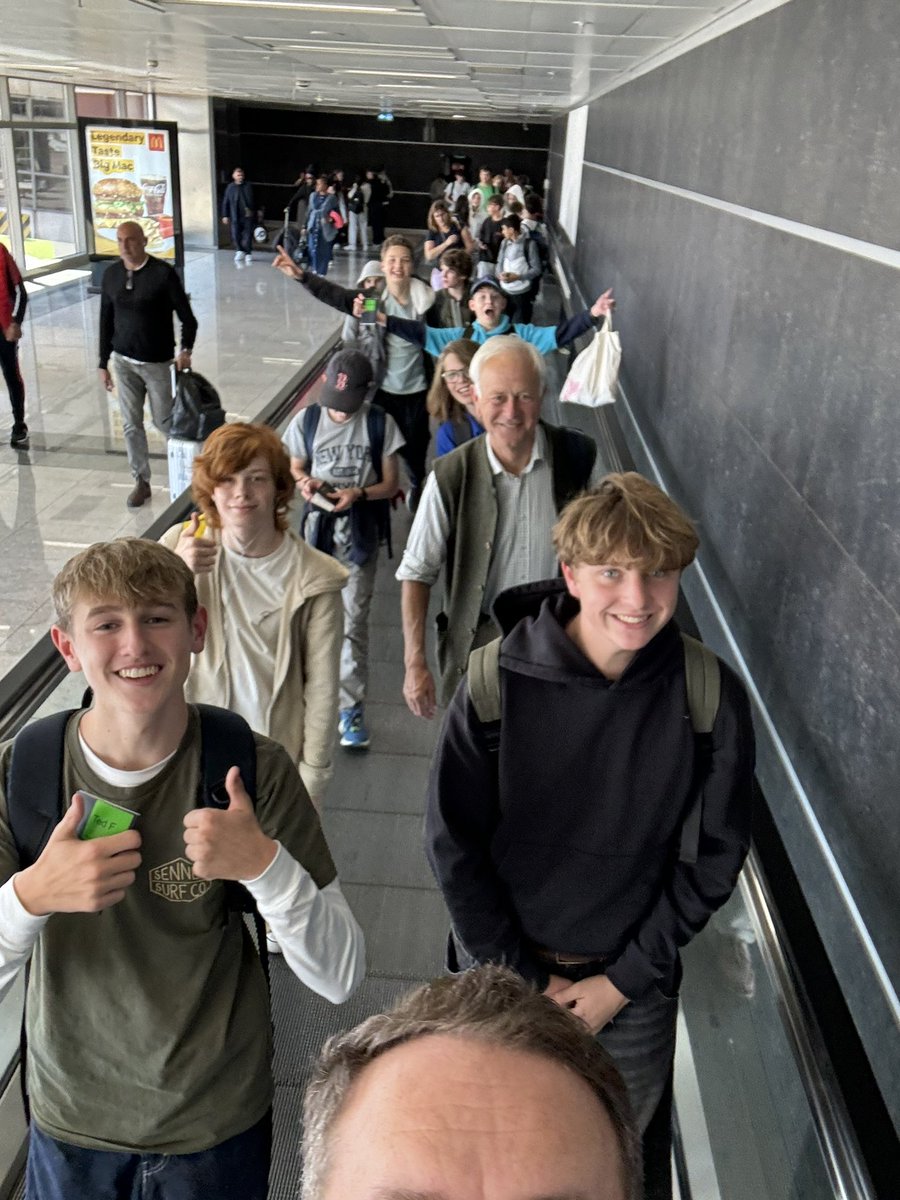 KewHouseHmn's tweet photo. We have arrived in Türkiye and now making our way down to Canakkale, with a pit stop for a lovely meal. The tour of the Gallipoli battlefields starts bright and early tomorrow. 🇹🇷 @AngliaTours https://t.co/W7nhAdKIdd