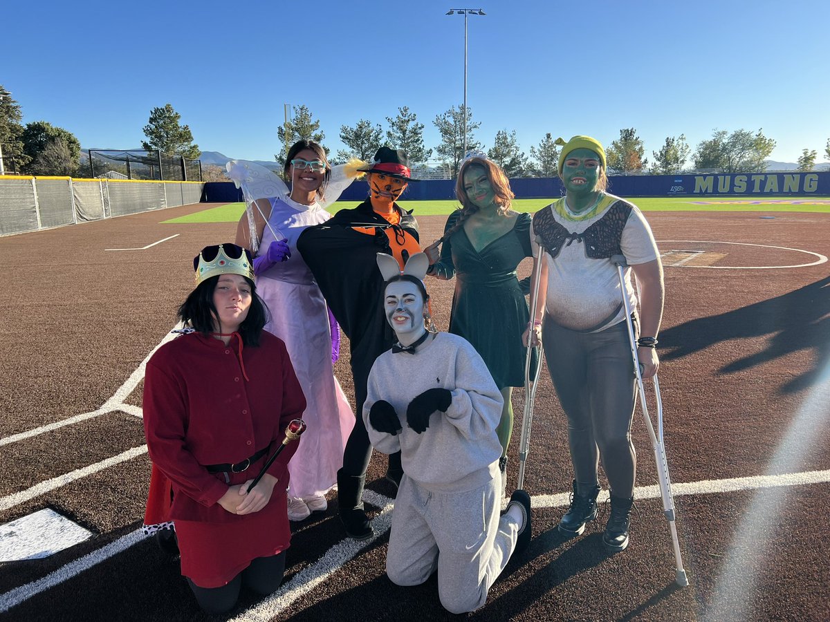 wnmu_sb's tweet photo. Celebrating Halloween early with some kickball and costume contest! 

The boat crews competed in a costume contest and here are the results:
🥇 Shrek
🥈Pitbull
🥉Super Hero’s
🏅Grannies https://t.co/zllDvRH2RK
