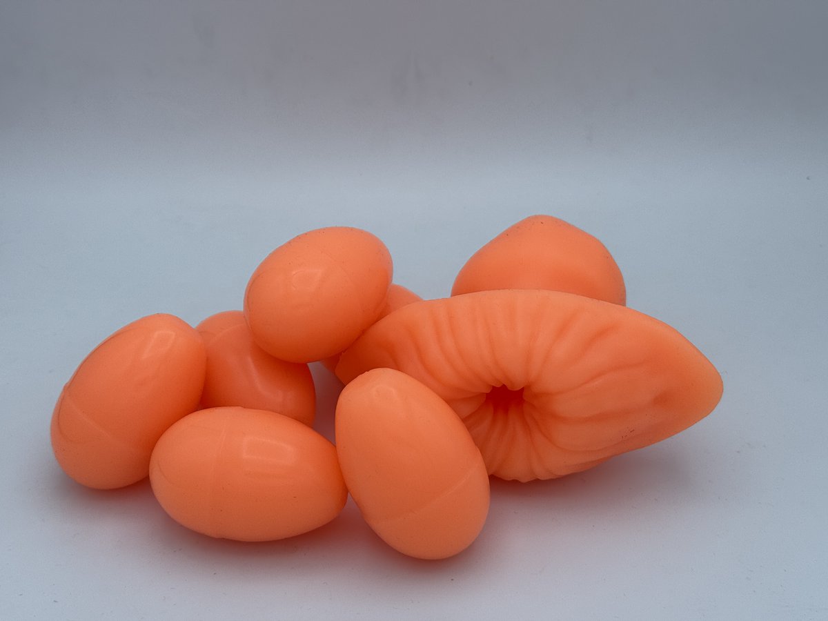 Halloween is almost upon us! For this year we have a special, limited edition Glow In The Dark orange available for most toys! We only have a limited about of the pigment so don't wait too long! Check out flurb.me/product-catego…