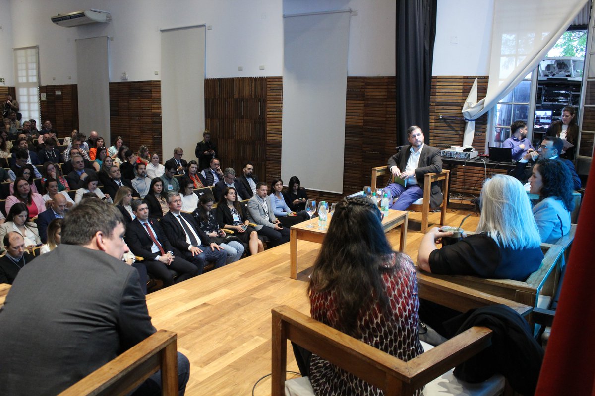 CCMisiones's tweet photo. Liderazgo Ambiental, Sinergia y Financiamiento Climático🇦🇷🫱🏼🫲🏻🌎🌿⚡️
PreCOP29 en #Misiones
12 provincias, Embajadas y expositores distintos sectores, unificando propuestas y proyectos de cara a la @cop29azerbaijan
ℹ️https://t.co/0JFSMwxfrr
#COP29Azerbaijan #PreCOP29 #Federalismo https://t.co/gNdsEwsb6I
