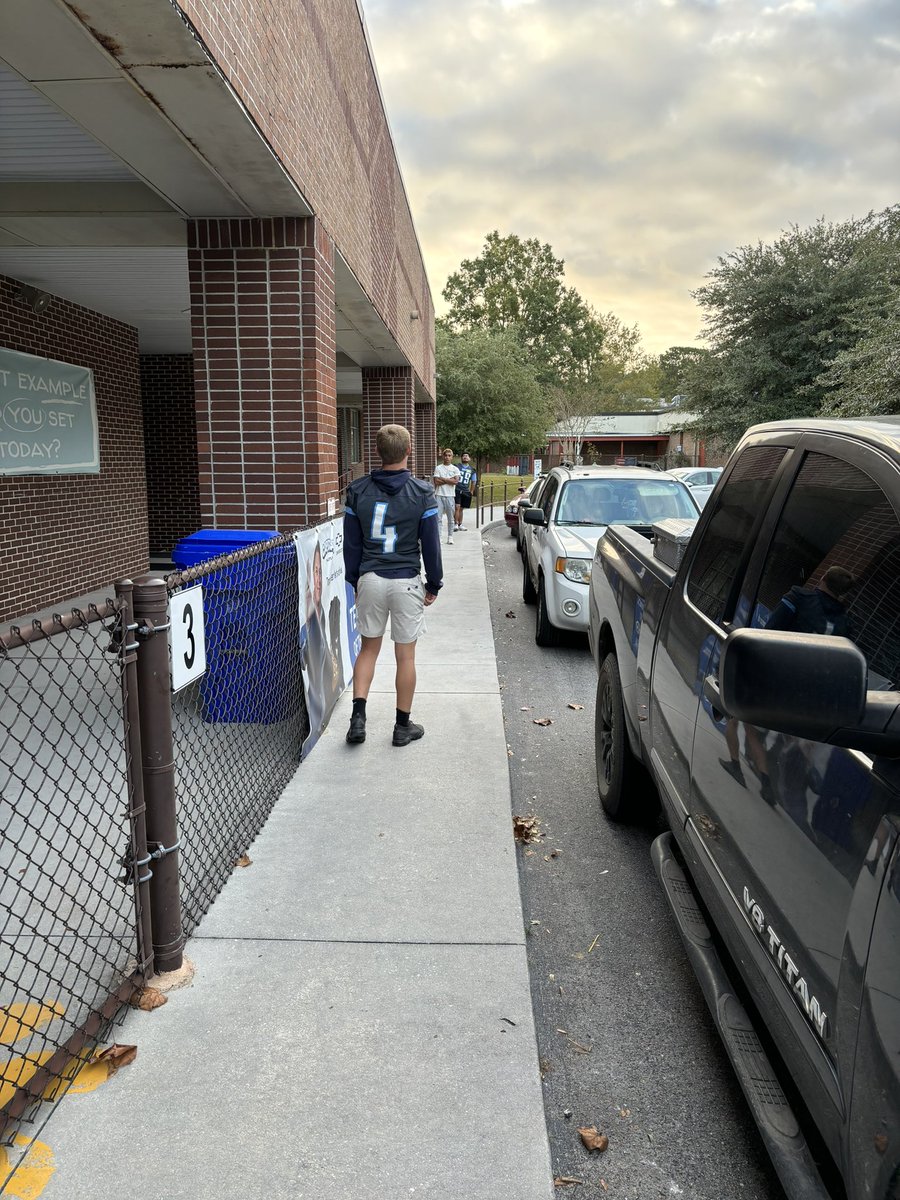 Gocougsfootball's tweet photo. Monday morning welcomes at Bolivia Elementary school. https://t.co/lbzRlUWA5K
