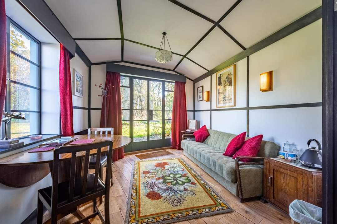 Control Tower B&B tweet media