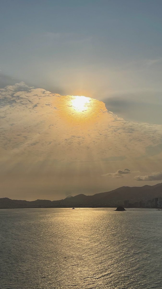 En #Acapulco, #ElSolTeLlama