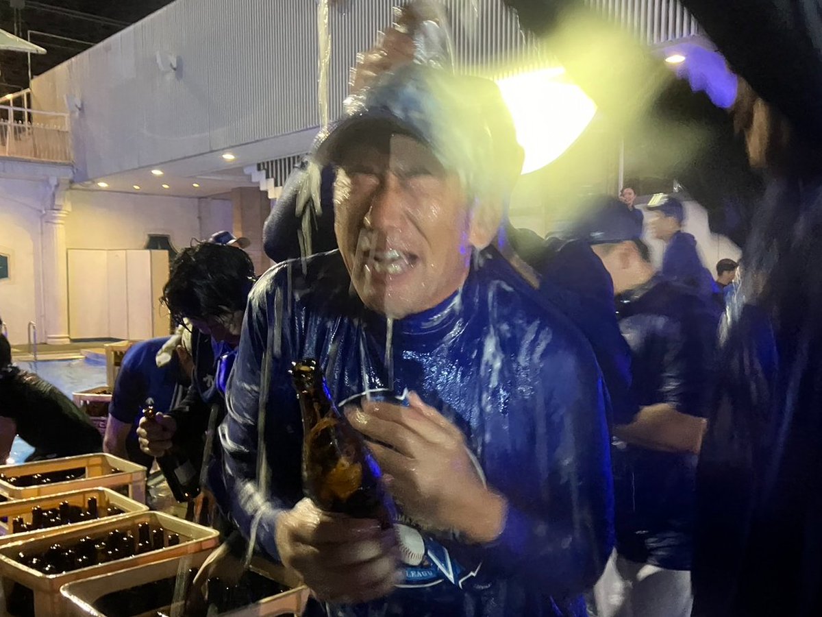 ydb_yokohama's tweet photo. 祝勝会の様子をお届けその② 🍻📸✨

#baystars https://t.co/AlE0mu1nPz