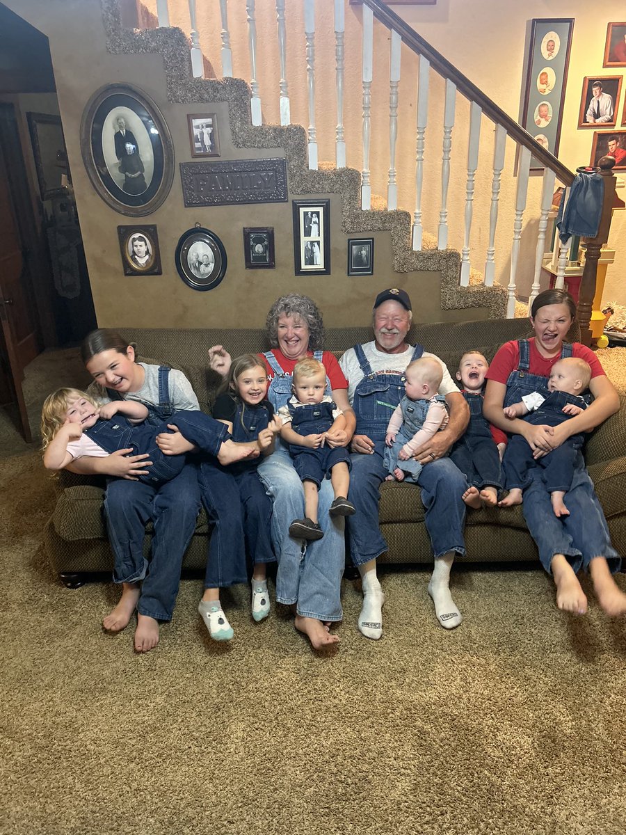 Picture from dinner at my parents last night. Not sure who is luckiest; me or the people in the picture. #WinnersWin