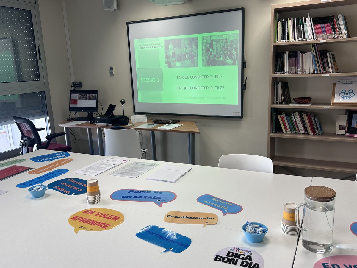 Obrim el nou seminari d’#immersiólingüística revisant els conceptes d’”escola en català”, “immersió”, “TILC”, “bilingüisme additiu”, les estratègies pròpies de la immersió, i els #usoslingüístics a l’hora d’aplicar un nou #PIL, #immersióhoritzontal, amb el #treballcooperatiu 🗣️