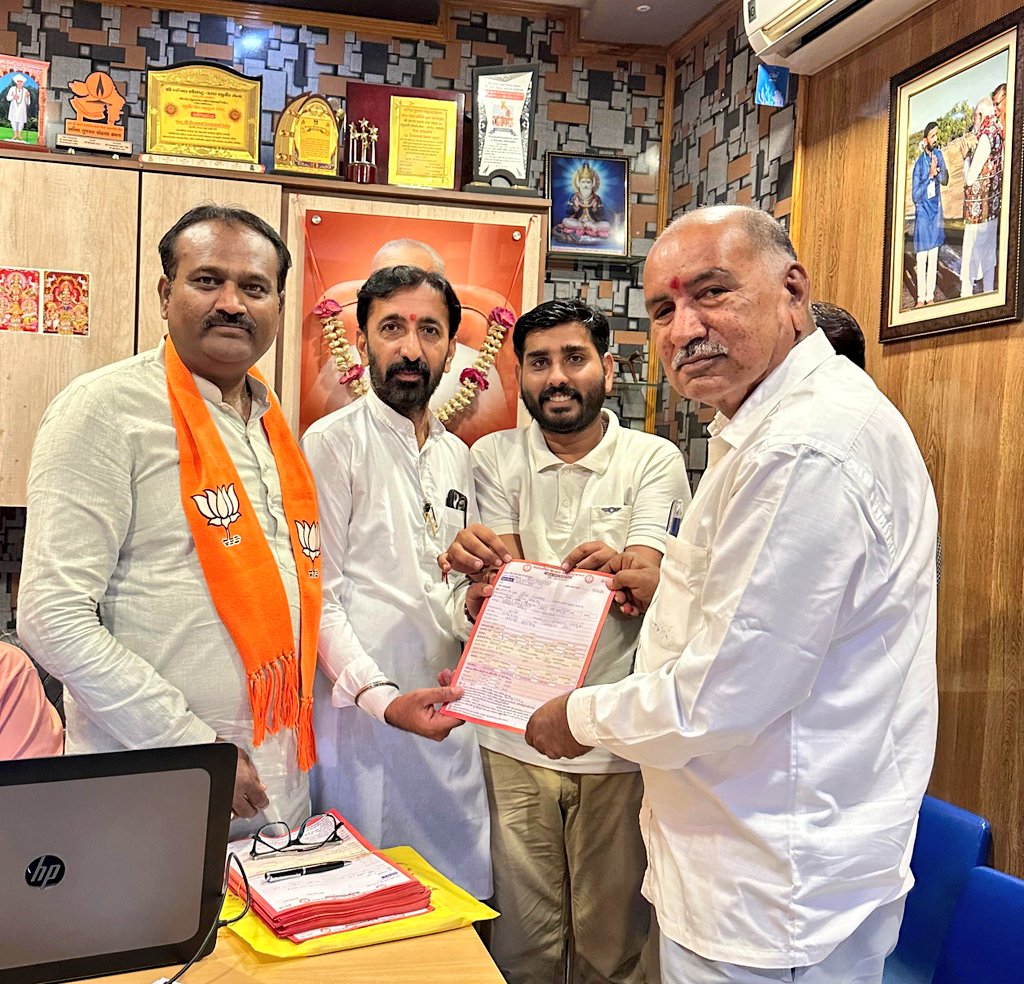 DipakRelon's tweet photo. "भाजपा" के सक्रिय सदस्य अभियान की लखपत तालुका इंचार्ज की जीमेदारी के रूप में आज  मंडल प्रभारी श्री @parthnaresh1974  नरेशभाइ महेश्वरी जी  तथा भाजपा के वरिष्ठ पदाधिकारियों की उपस्थिति में सह इंचार्ज @RajgorGanpat के साथ पार्टी के सक्रिय सदस्यता के आवेदन स्वीकार किए।। https://t.co/slF1g1lFL2