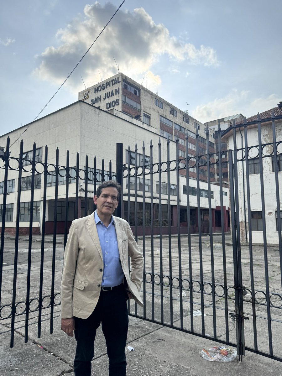 Hoy conmemoramos 460 años de la fundación del 1er hospital en Santa Fe de Bogotá, origen del legendario Hospital de San  Juan de Dios, cuna de la medicina colombiana. Apoyamos  su futura reapertura