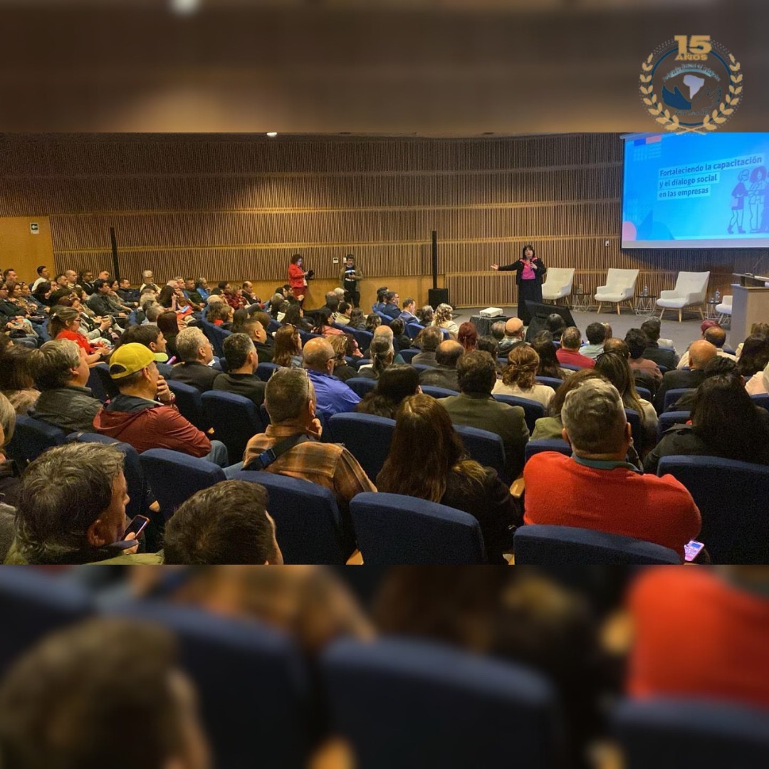 EL SENCE realizó el seminario “Fortaleciendo la capacitación y el diálogo social en las empresas”. Cómo es costumbre, en estas instancias, dirigentas y dirigentes de la Federación Walmart dijeron presente.

<a href="/SenceChile/">Servicio Nacional de Capacitación y Empleo, Sence.</a>