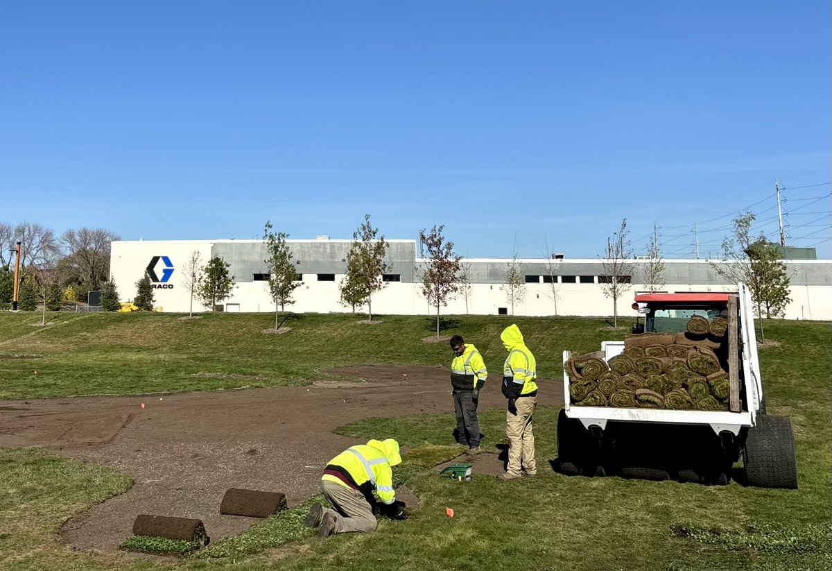 MNSodCo's tweet image. An MSC crew seeded and sodded areas at a large commercial job last week. With the warm weather over the weekend and the rain predicted for tomorrow it should have plenty of time to take hold before colder temperatures creep in. #goodtiming #commercialsod #sodinstallation