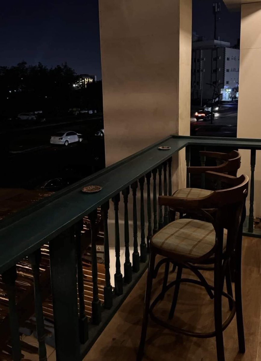 قاعدة زي دي مع شخصي المُفضل ونرغي للصبح 🤍