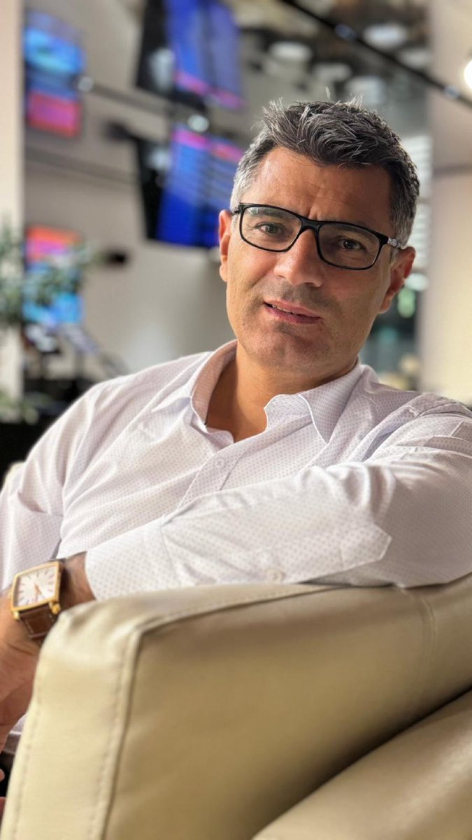 Bazen kalbindekiler yüzüne yansır.
Sometimes what's in your heart reflects on your face.